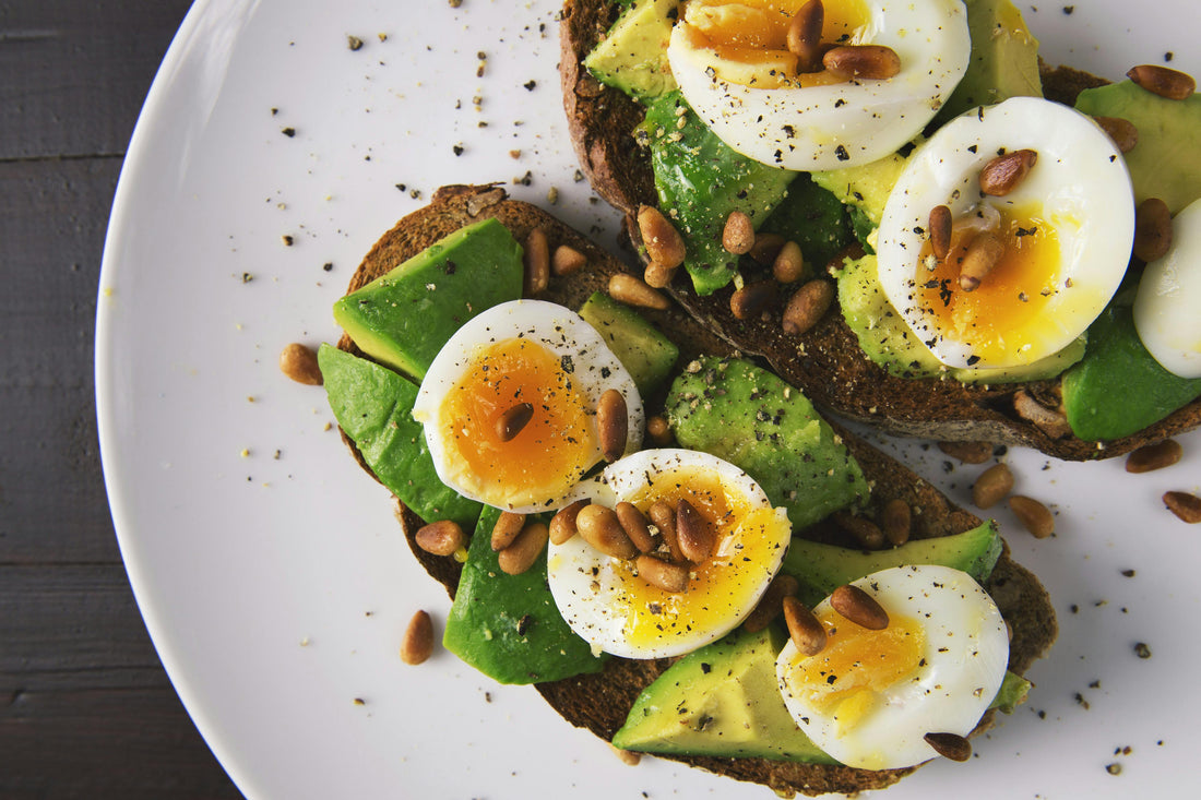 🧘♀️ Desayuno Antiestrés: Cómo Reducir el Cortisol Desde que Te Levantas